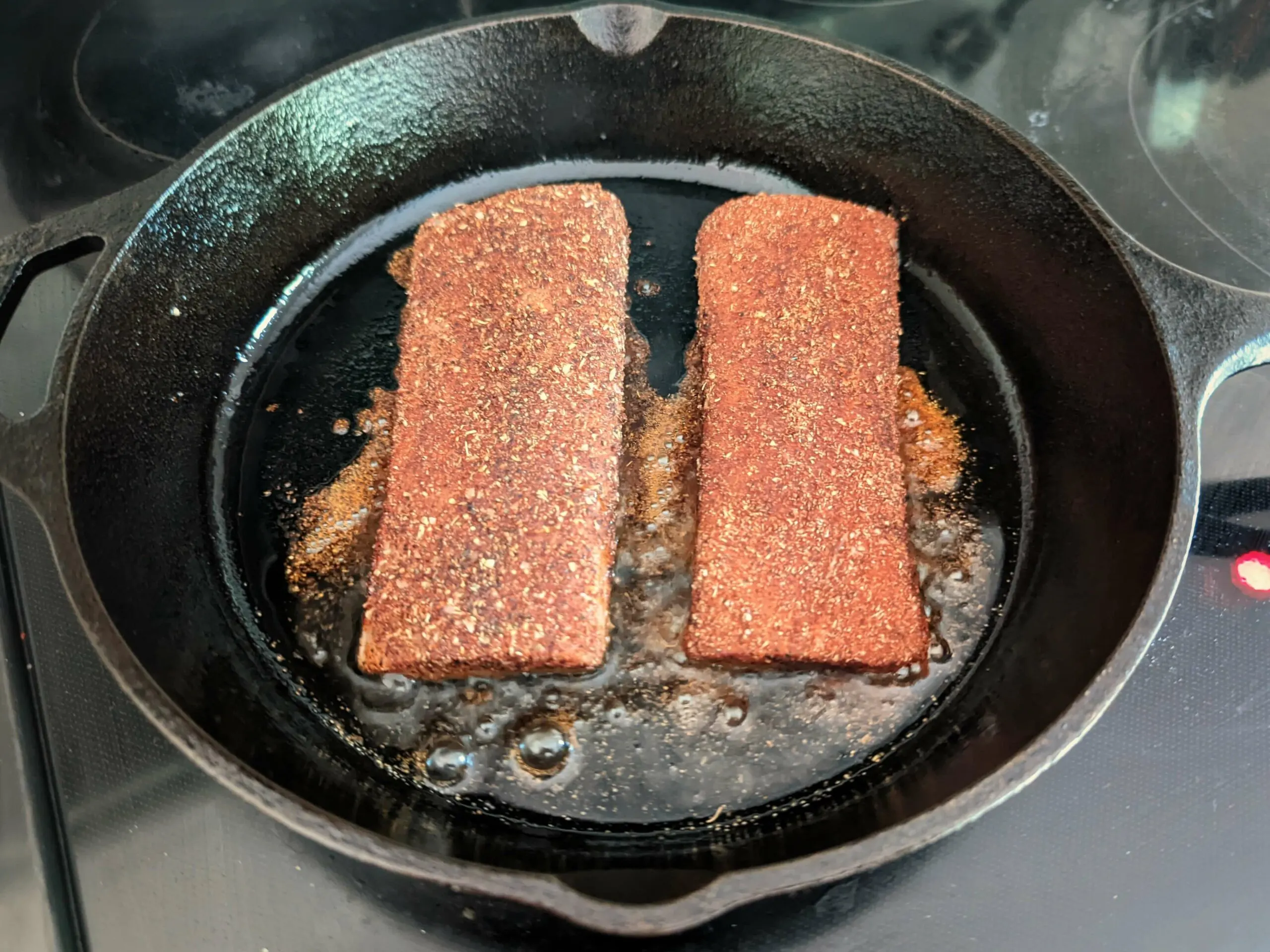 Cook the fillet in a well heated pan for 3 minutes on one side.