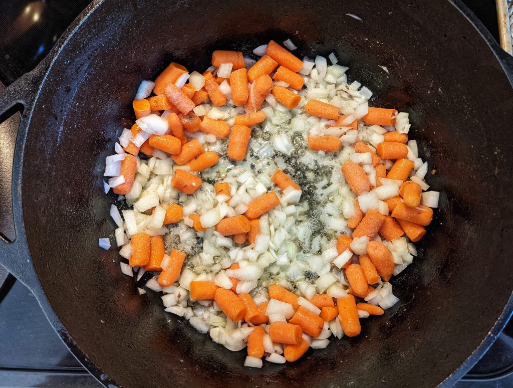 carrot and onion sauteeing for chikhirtma