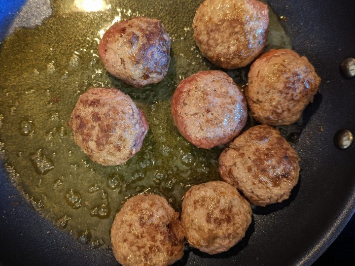 fry the meat balls for kefta tagine.