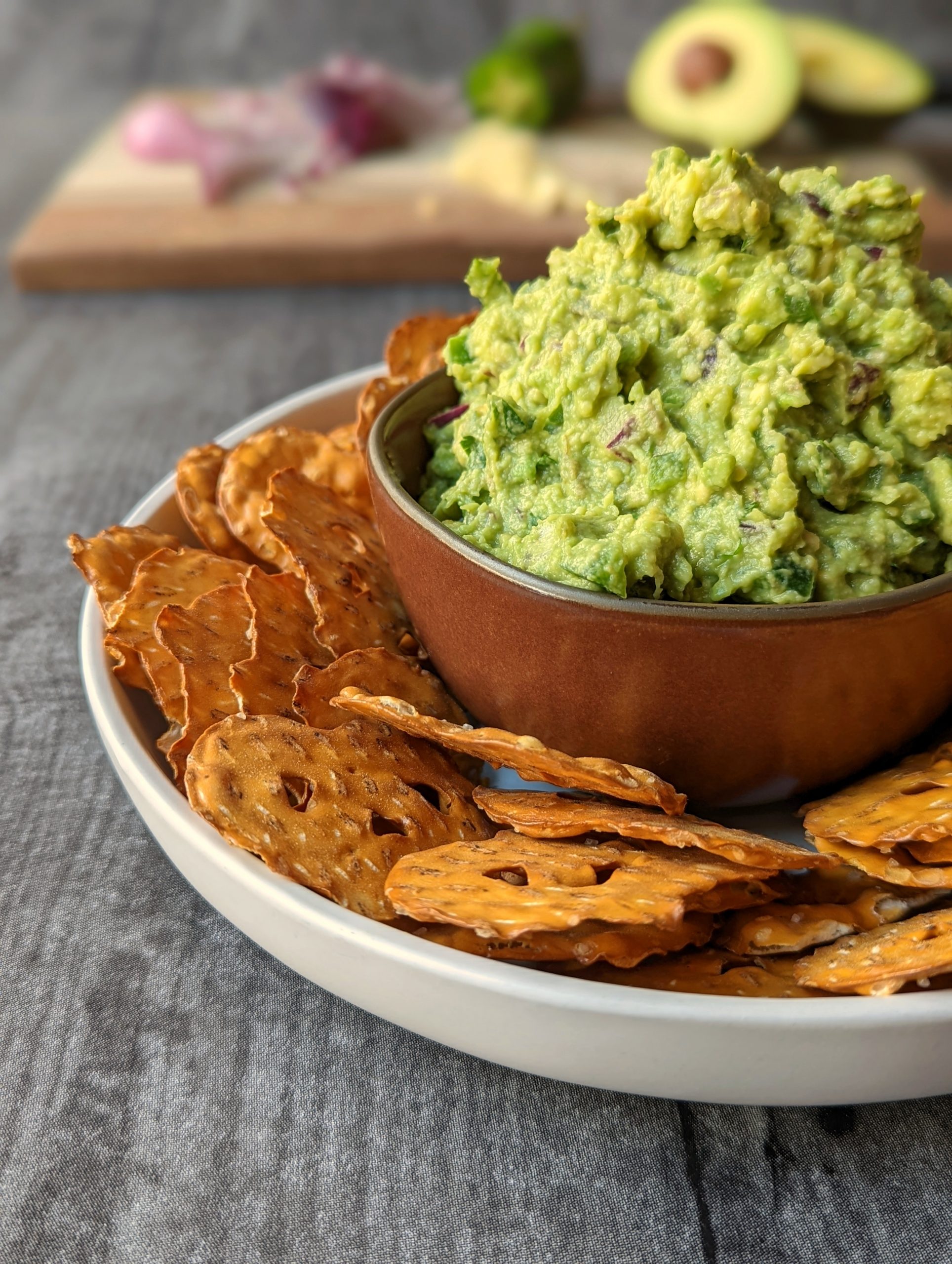 Guacamole Without Tomato served with pretzel chips.