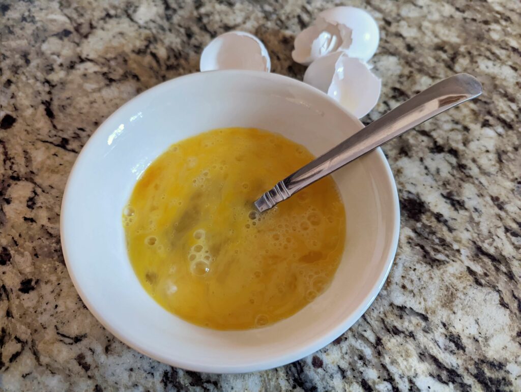 Whisk eggs in a bowl with cold water.