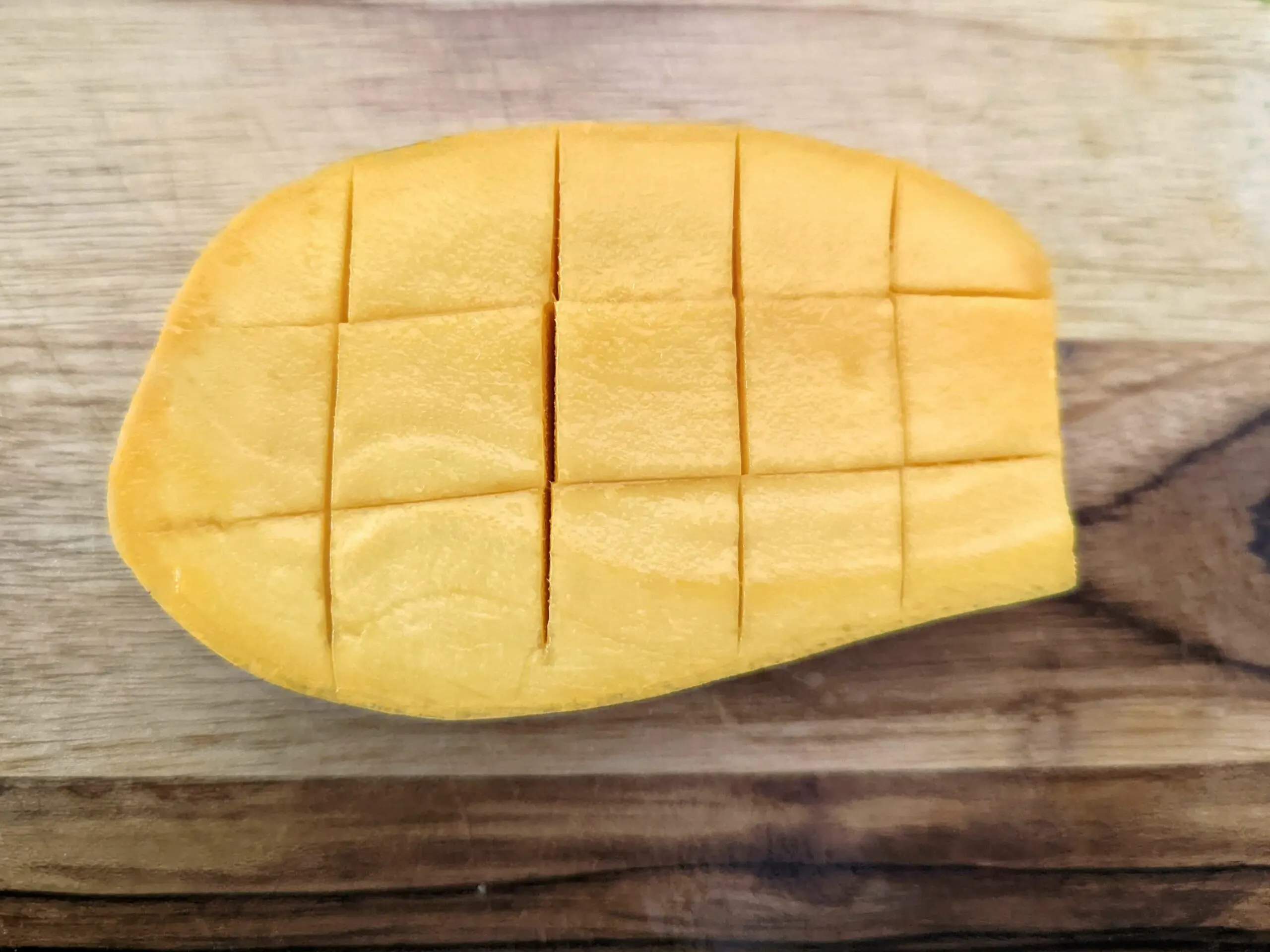 Score the mango.