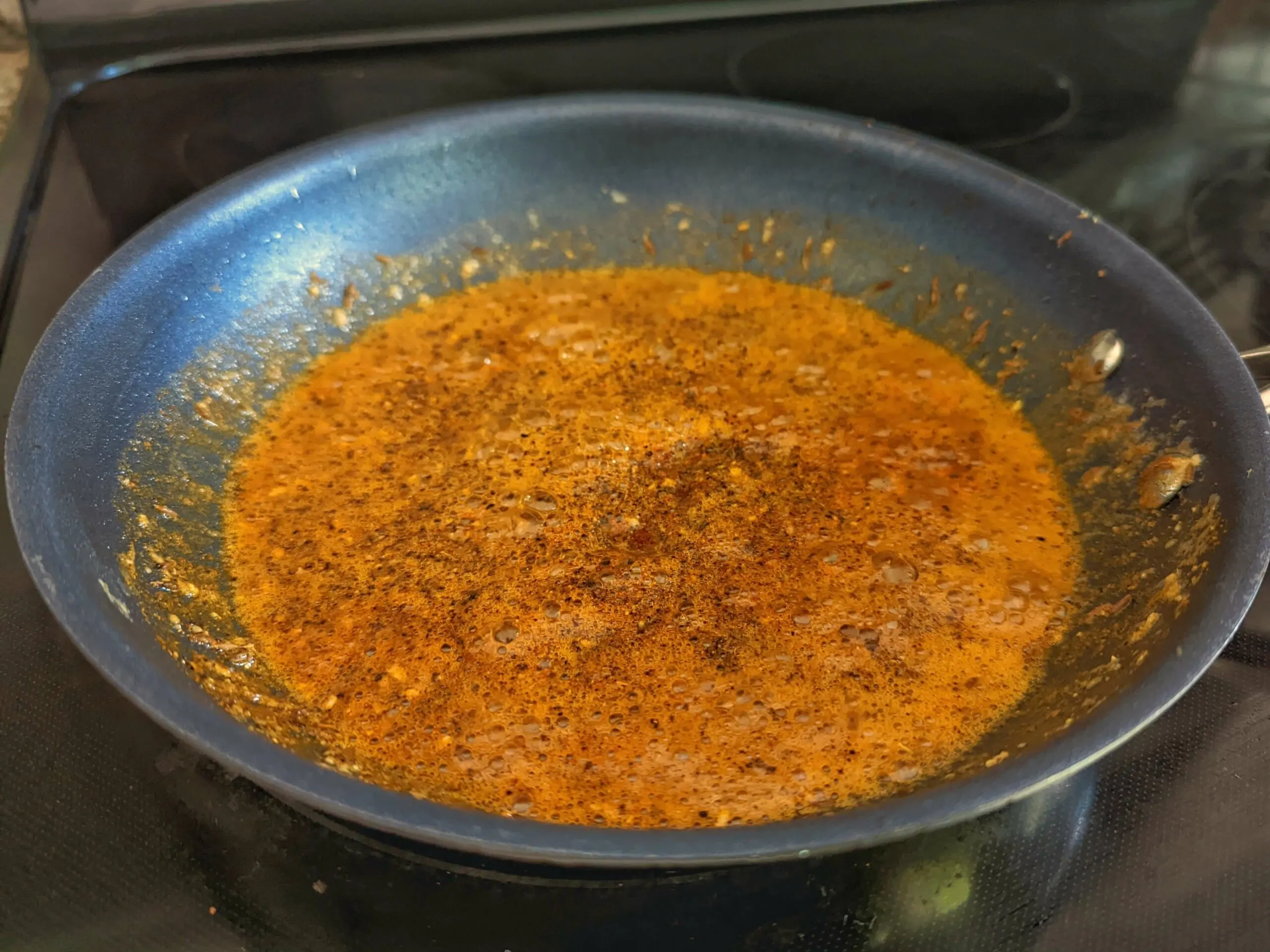 Spices added to the cooking garlic. 