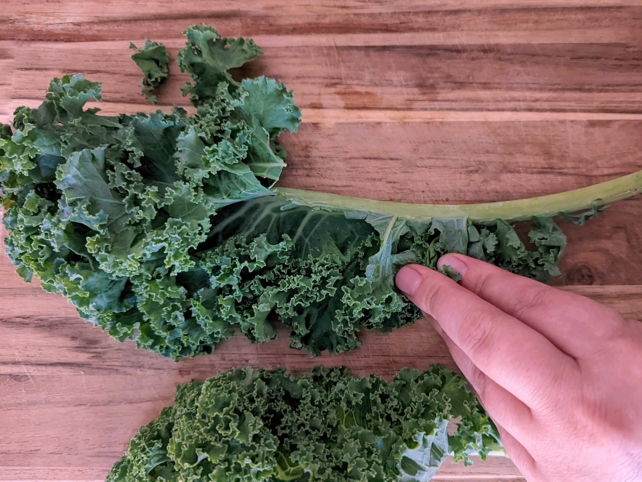 Remove the stem of the kale.