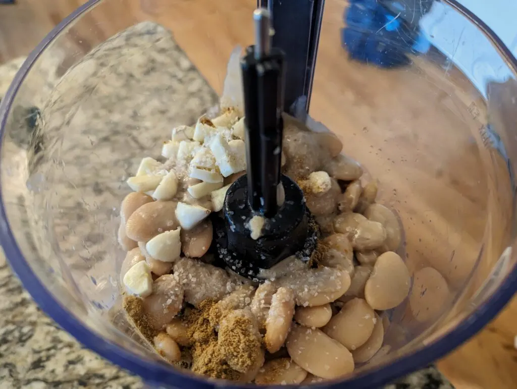 Ingredients for hummus in a food processor, apart from olive oil.