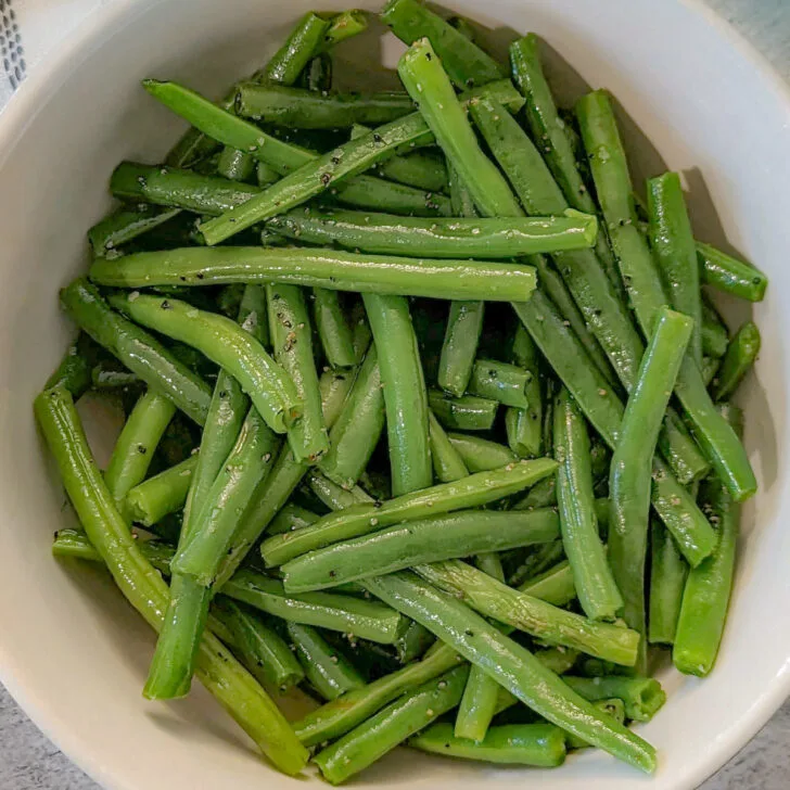 A bowl of fresh green beans.