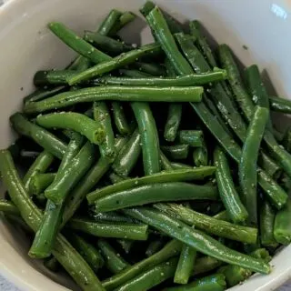 How Long to Boil Green Beans 10 Green beans in a serving bowl.