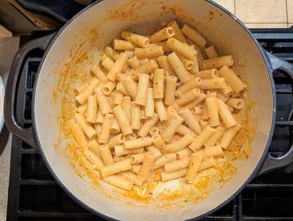 Combine the pasta and vodka sauce in the pan.
