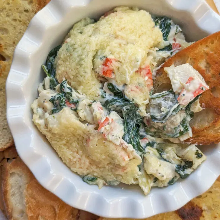 Crab spinach dip with bread.