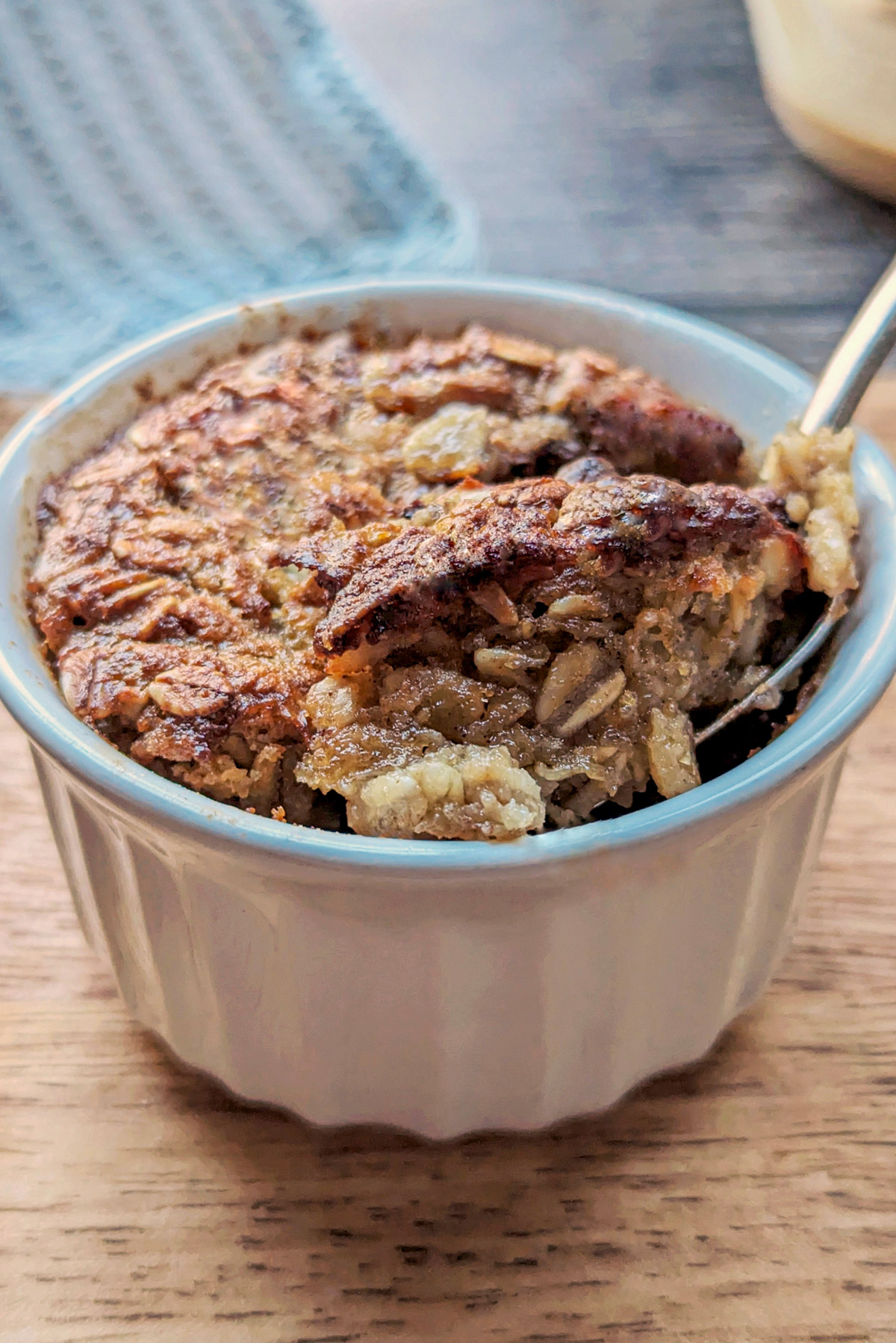 Baked oats without banana in soufflé cups.