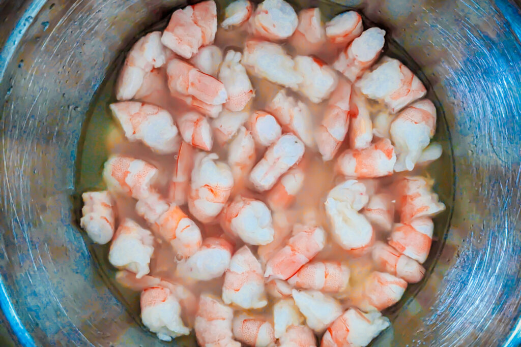 Shrimp cooking in lime juice.